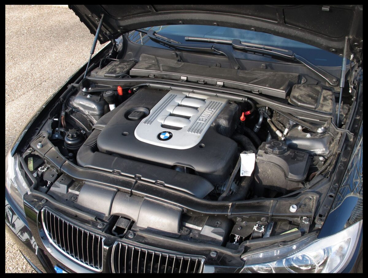 BMW 330d E90 engine