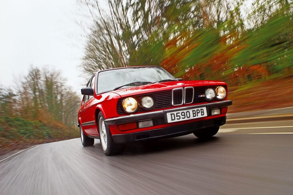 BMW M5 E28 RED