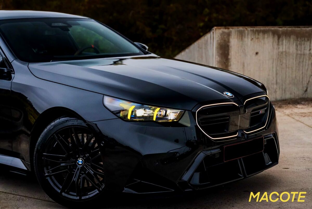 BMW M5 G90 hybrid Yellow headlights BMW M5 G90 hybrid Yellow headlights