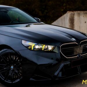 BMW M5 G90 híbrido Faros amarillos