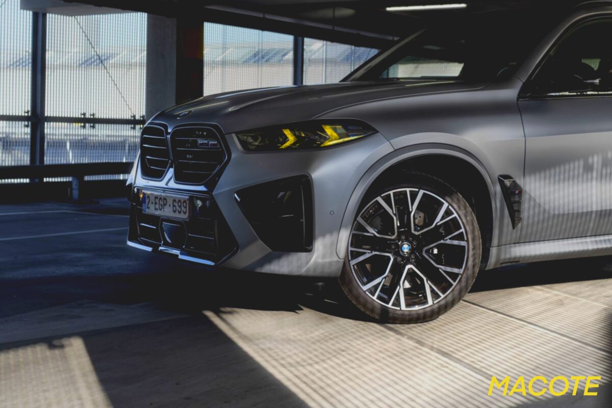 BMW X5M F95 LCI 2025 Phares jaunes BMW X5M F95 LCI 2025 Phares jaunes