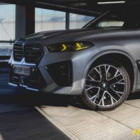 BMW X5M F95 LCI 2025 Phares jaunes BMW X5M F95 LCI 2025 Phares jaunes