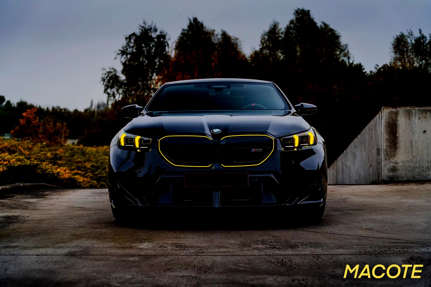 BMW M5 G90 Calandre jaune