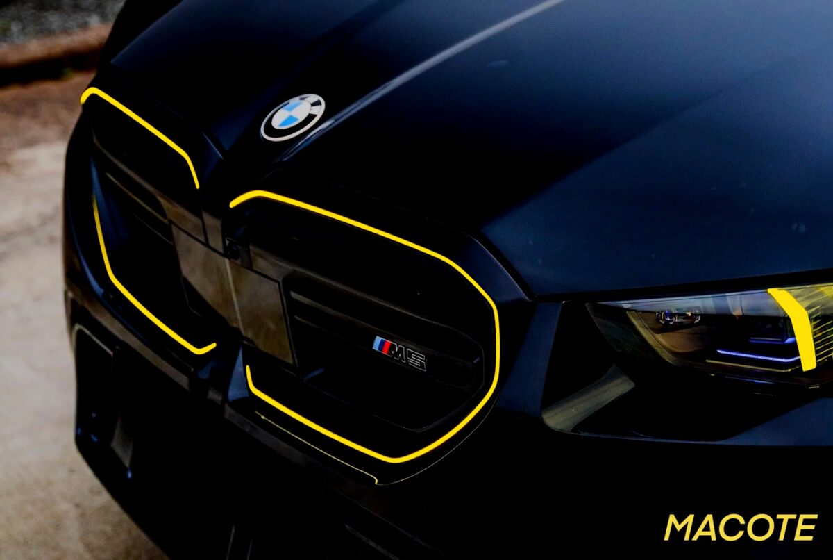 BMW M5 G90 iconic glow led yellow BMW M5 G90 iconic glow led yellow