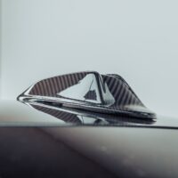 antenne-requin-carbone-sur-toit-carbone