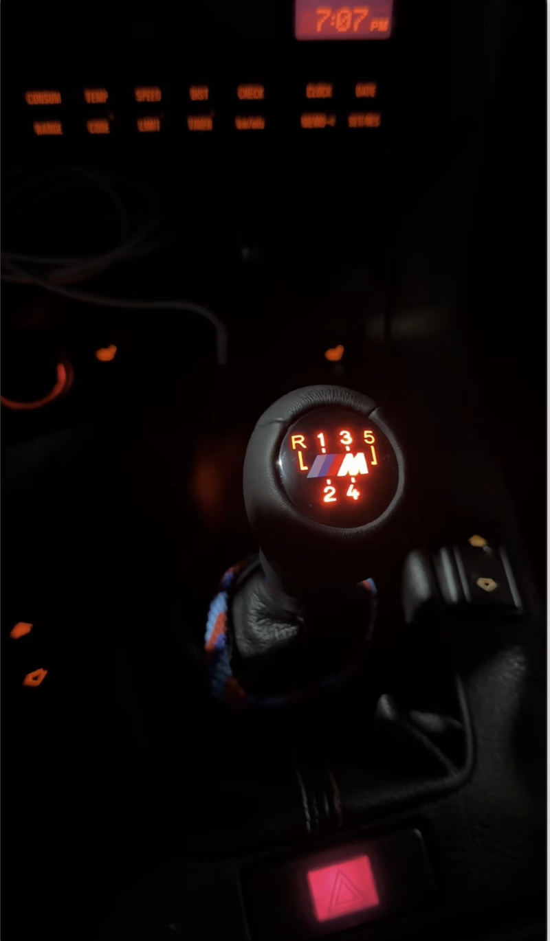 pommeau-bmw-m-performance-led-orange-ambiance