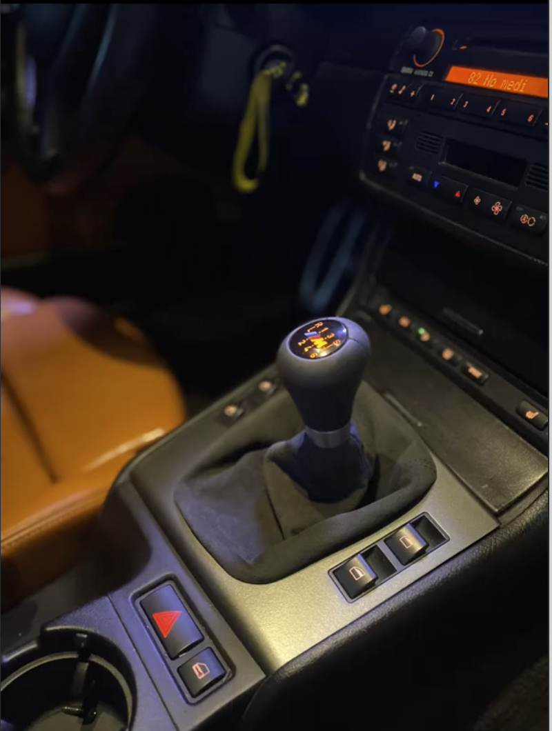 pommeau-bmw-m-performance-logo-led-detail