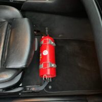 support-carbone-extincteur-voiture-detail