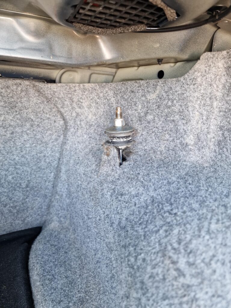 E46 BROKEN SHOCK MOUNT