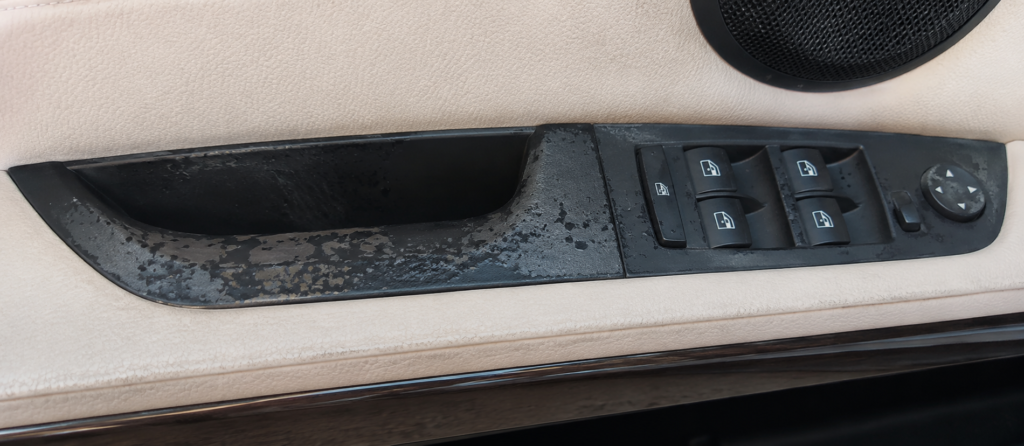 Poignée de porte BMW E90 / E91 endommagée