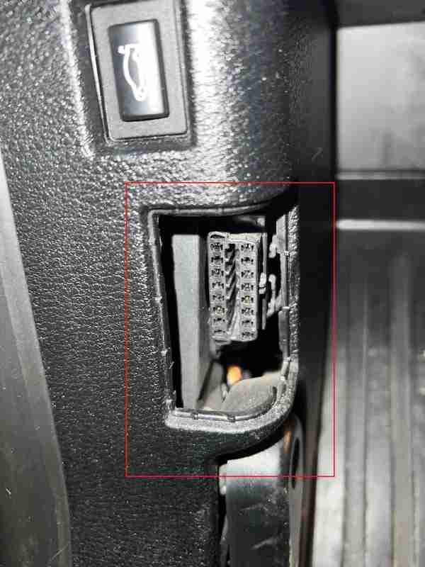 Emplacement Prise OBD BMW X3 F25 X4 F26 manquant
