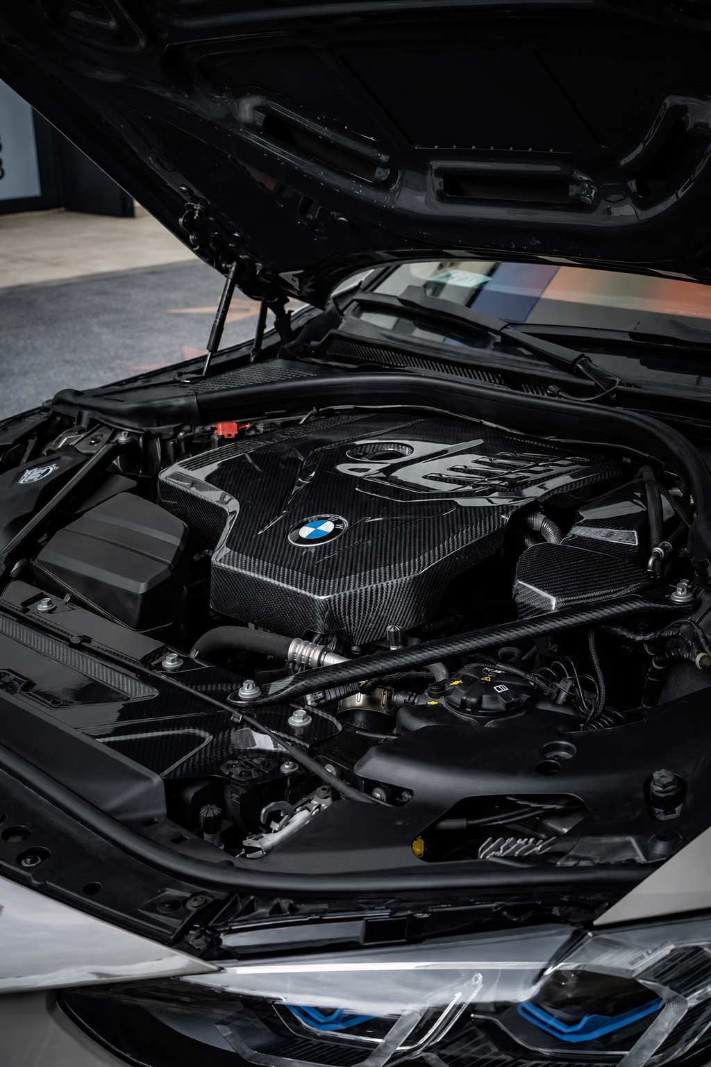 Détail Fibre de Carbone Jambes de Force BMW