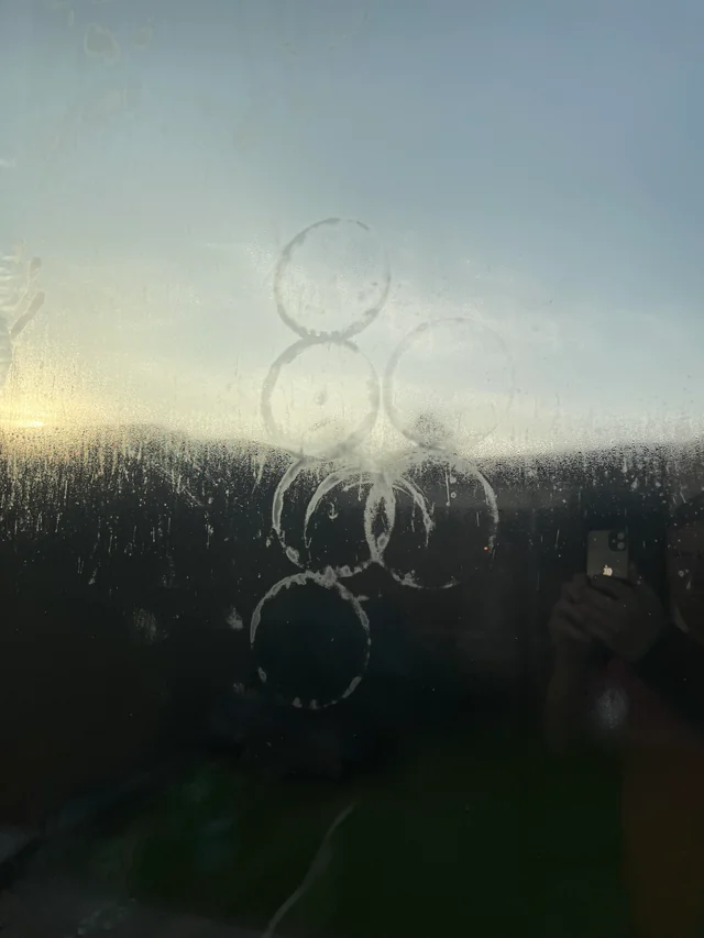 Marca de la ventosa en el cristal