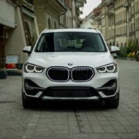 calandre led BMW X1 F48 LCI 2019 2022 vue avant 3 4 calandre led BMW X1 F48 LCI 2019 2022 vue avant 3 4