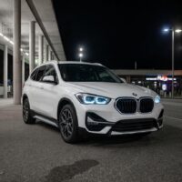 calandre led BMW X1 F48 LCI 2019 2022 vue avant nuit calandre led BMW X1 F48 LCI 2019 2022 vue avant nuit