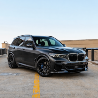 Calandre BMW X5M F95 : X6M F96 LED Iconic Glow – Noir Brillant – Vue 3:4