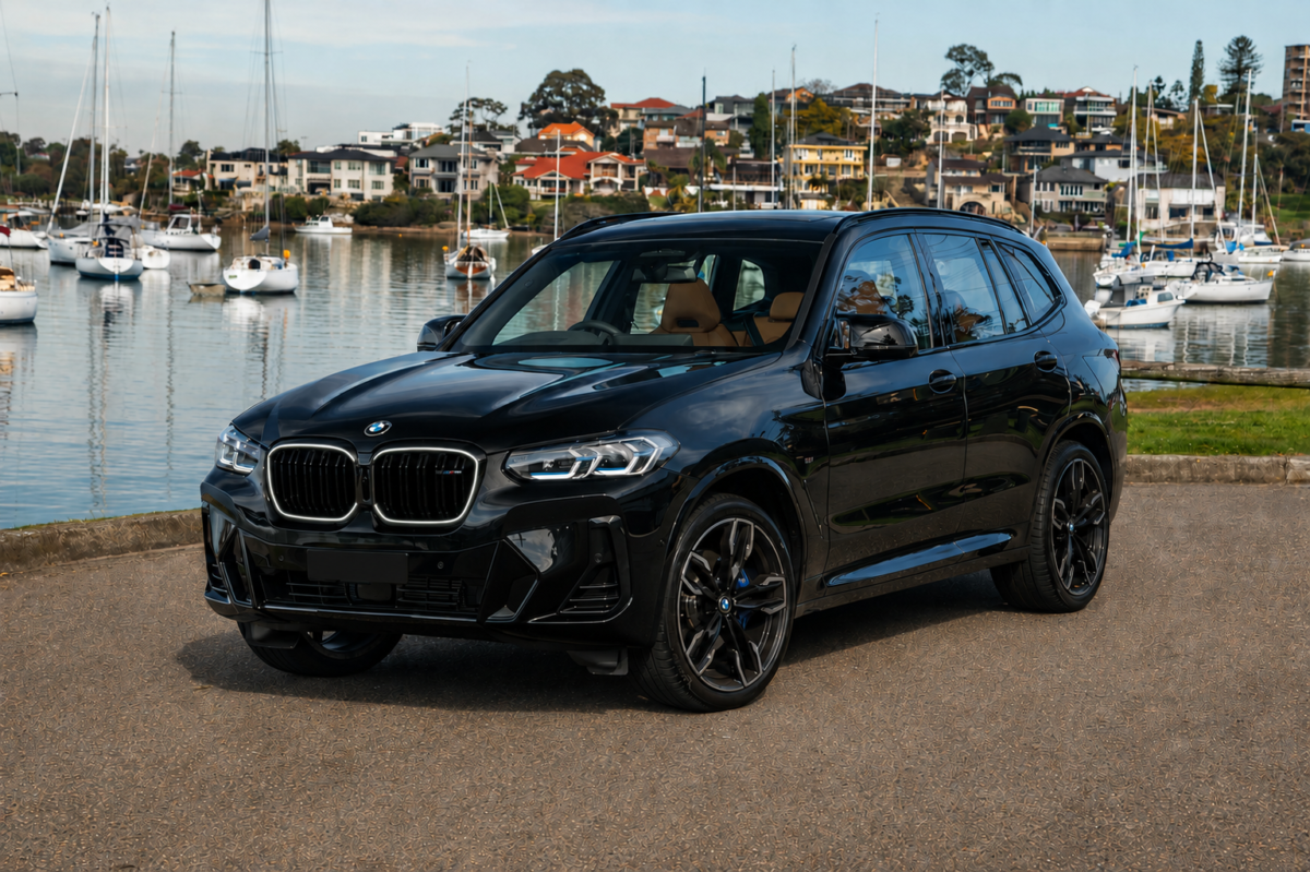 bmw x3 g01 x3m f97 lci calandre led iconic glow noir brillant vue cote Calandre LED - Iconic Glow - BMW X3 G01, X3M F97 & X4 G02, X4M F98 (2017-2024)